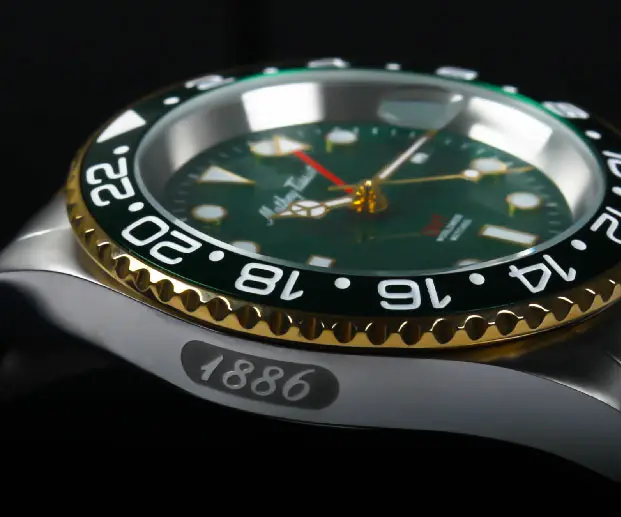 Montre de luxe bicolore &agrave; cadran vert &eacute;l&eacute;gance et pr&eacute;cision